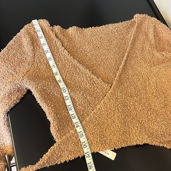 SKIMS Cozy Knit Wrap Top, color camel, cropped size L/XL, NWT - Picture 7 of 11